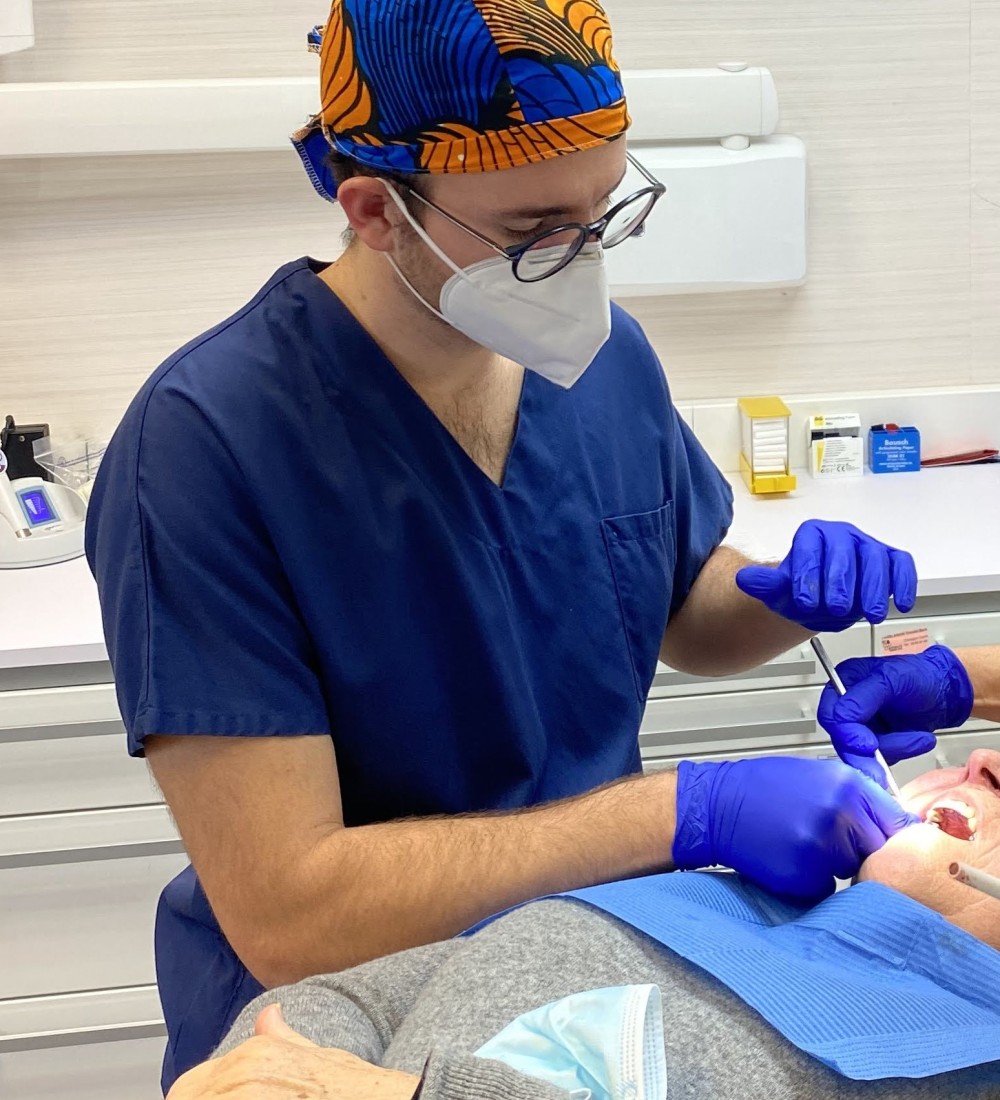Reset Dentist - foto de trabajo en clínica dentista