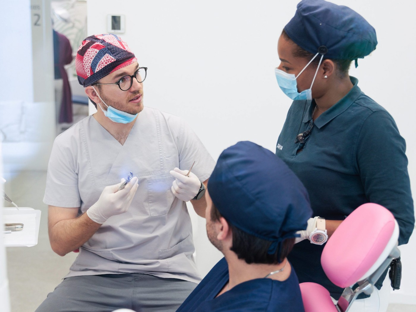 Reset Dentist - foto de trabajo en clínica dentista