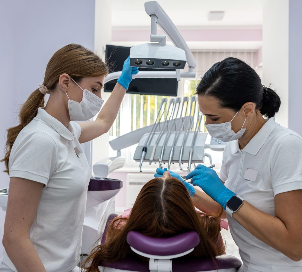 Reset Dentist - foto de trabajo en clínica dentista