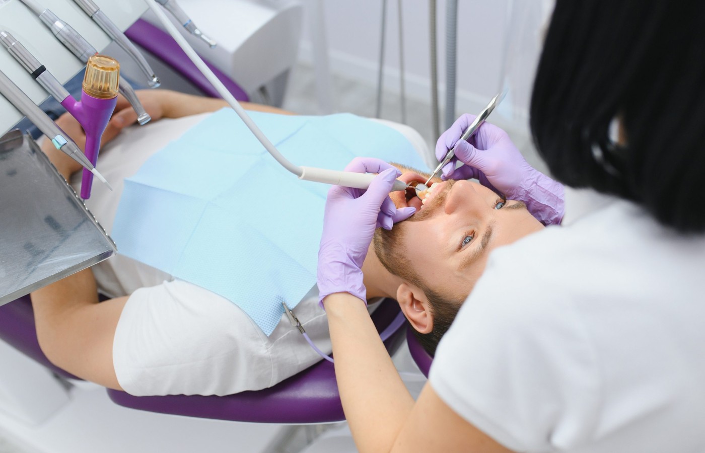 Reset Dentist - foto de trabajo en clínica dentista