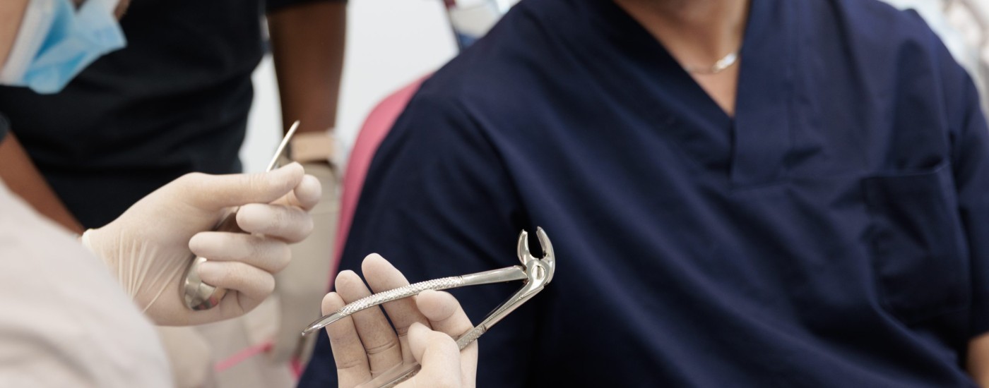 Reset Dentist - foto de trabajo en clínica dentista