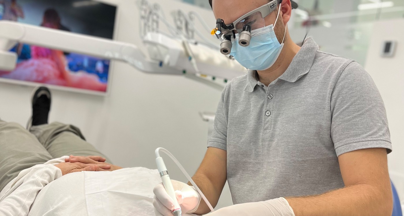 Reset Dentist - foto de trabajo en clínica dentista