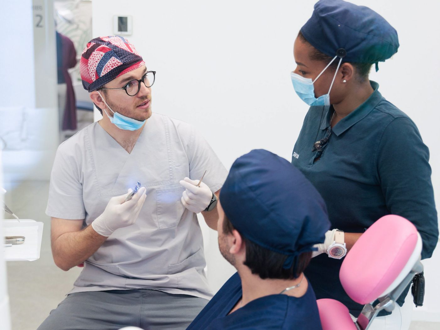 Reset Dentist - foto de trabajo en clínica dentista